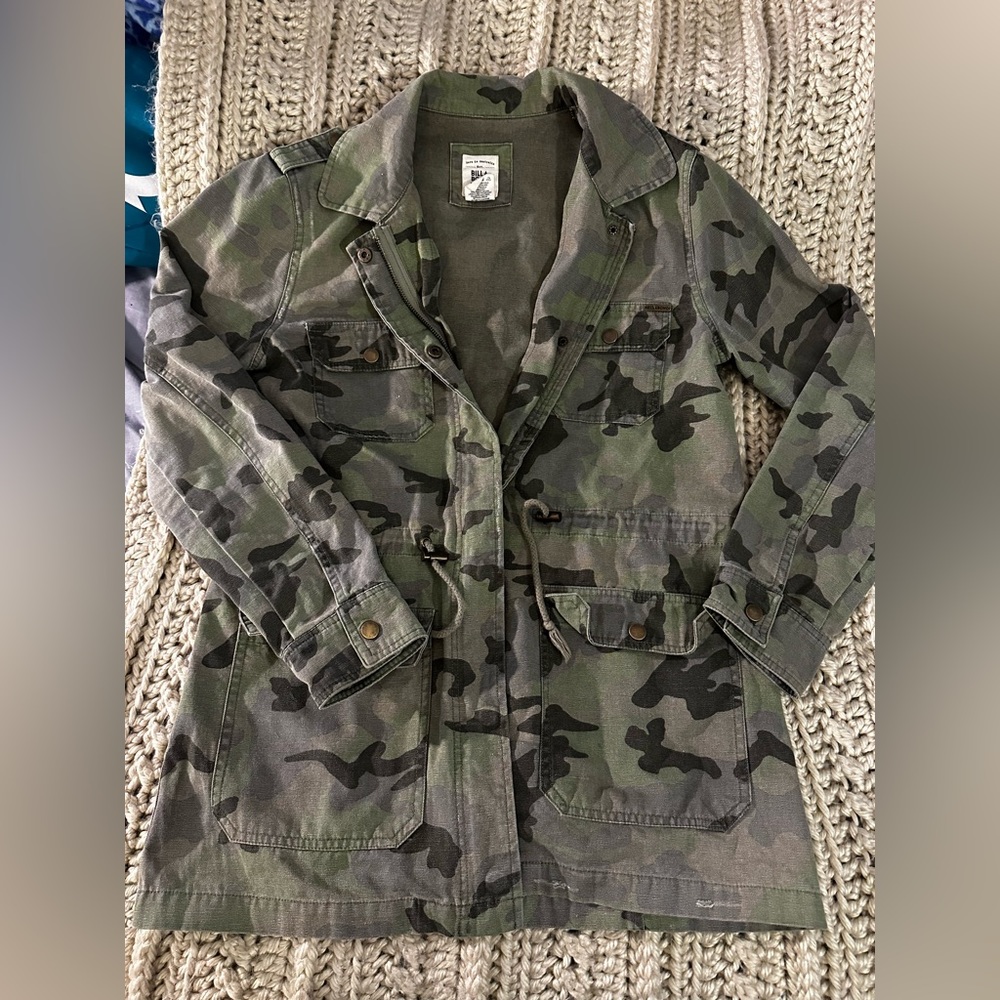 Camouflage jeans jacket, medium size, four pockets, keeps you warm in fall.
